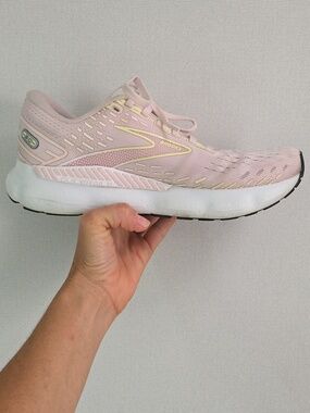 Brooks Light Pink Women's Running Sneakers